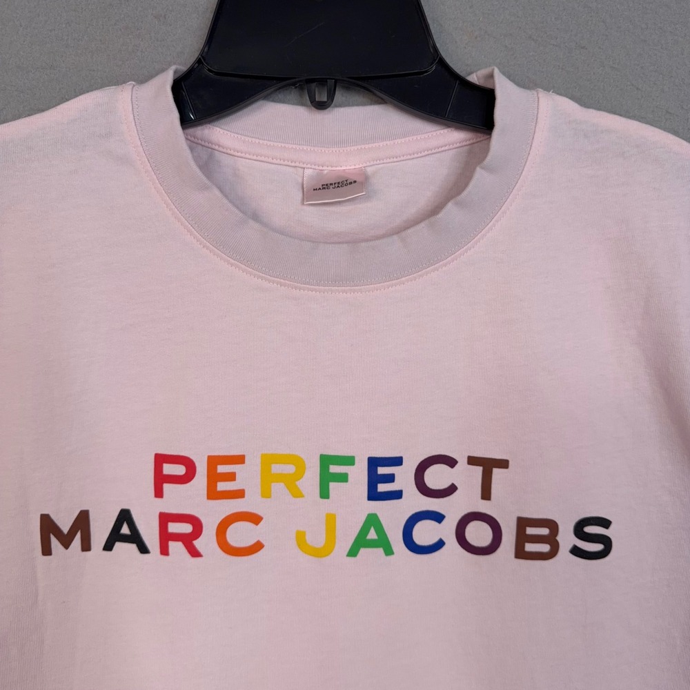 Marc Jacobs Shirt Adult Large Pink Rainbow Logo Perfect Pride GWP Graphic Tee - Picture 2 of 8